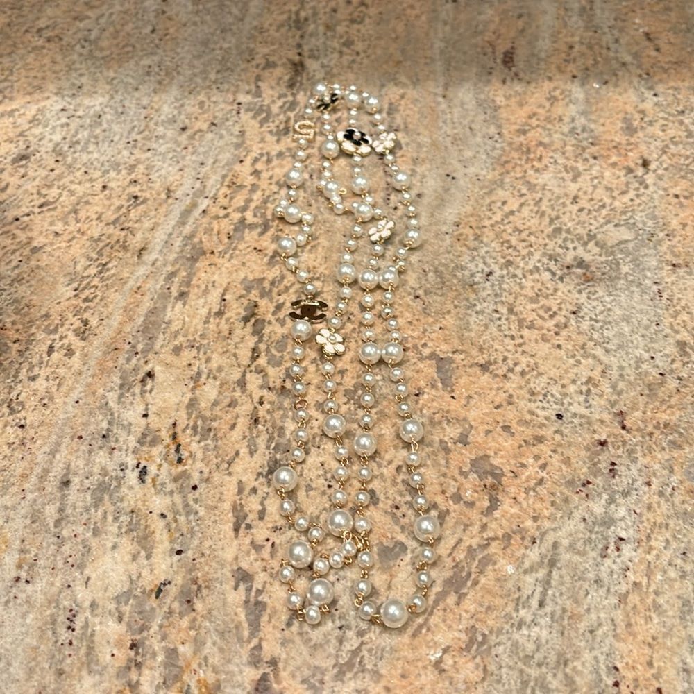 NWT Costume necklace with inspired pendants on the necklace - Picture 2 of 6
